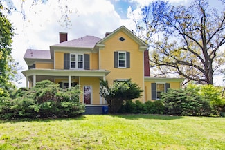 152 Harris St, Lewisburg, WV 24901