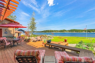 7530 E Grapeview Loop Rd, Allyn, WA 98524