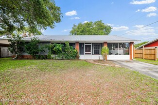 790 Cobblestone Ln NE, Palm Bay, FL 32905