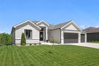 2625 SW Carlton Dr, Lee's Summit, MO 64082