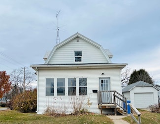 303 3rd St, Baraboo, WI 53913