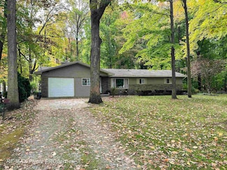 1944 E Moore Rd, Saginaw, MI 48601