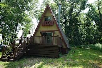 11 Woods Edge Dr E, Stockton, IL 61085