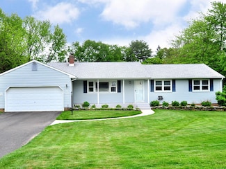 32 Deepwood Rd, Simsbury, CT 06070