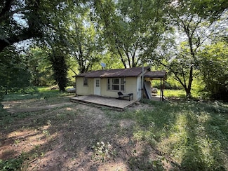 7602 Maple St, Birch Tree, MO 65438