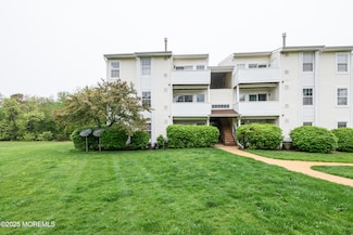 10 Basset Ct, Tinton Falls, NJ 07753
