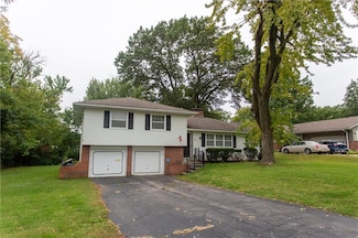 1325 E 101st St, Kansas City, MO 64131