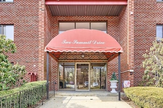 2 Summit Dr Unit 47, Reading, MA 01867