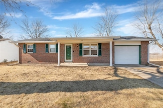 208 Belvedere Cir, Brighton, IL 62012