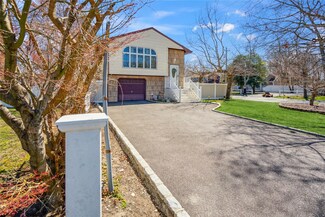 297 Mount Vernon Ave, Medford, NY 11763
