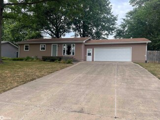 1105 E Madison Ave, Fairfield, IA 52556