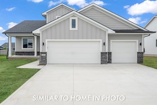 209 Timberview Cir, Pella, IA 50219