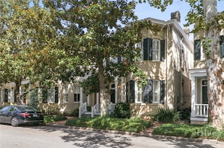 212 W Huntingdon St, Savannah, GA 31401