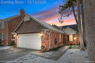 277 Kenwood Ct, Grosse Pointe Farms, MI 48236