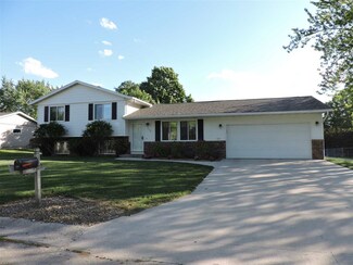 112 Usher Rd, Hudson, IA 50643