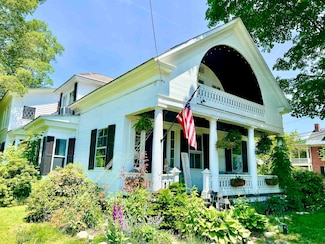 21 Main St, Saxtons River, VT 05154