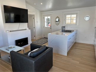 76 Memorial Blvd Unit Rear, Newport, RI 02840