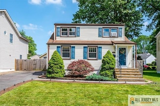 121 E Cliff Rd, Colonia, NJ 07067