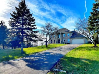43W461 Campton Ct, Saint Charles, IL 60175