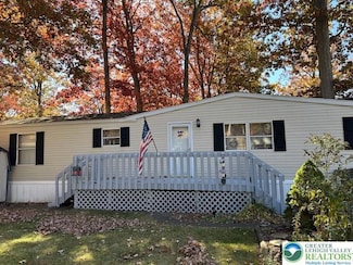 378 White Oak Ln, Bath, PA 18014