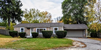 4935 Pontiac Lake Rd, Waterford, MI 48328