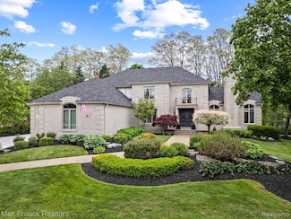 2906 Vineyards Dr, Troy, MI 48098