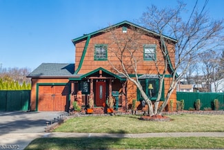 8 Cambridge Rd, Pompton Lakes, NJ 07442