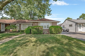 9028 S Knox Ave, Hometown, IL 60456
