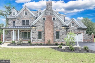 15 Westwind Dr, Lemoyne, PA 17043