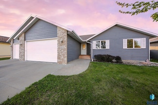 604 Emmett Trail, Harrisburg, SD 57032