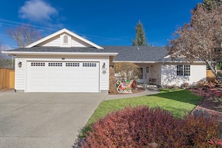 2206 Egret Ct, Grants Pass, OR 97526