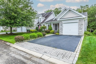 75 Madison Cir, Middle Island, NY 11953