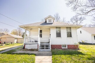 106 E Phillips St, Mascoutah, IL 62258