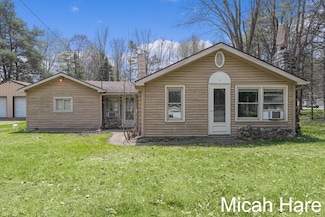 608 Schultz St NW, Sparta, MI 49345
