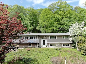 204 W Hill Rd, New Hartford, CT 06057