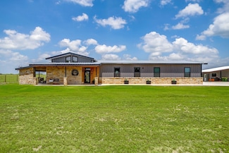 208 Private Road 107, Blum, TX 76627