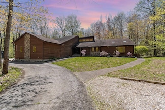 2546 E Hurley Rd, Midland, MI 48642