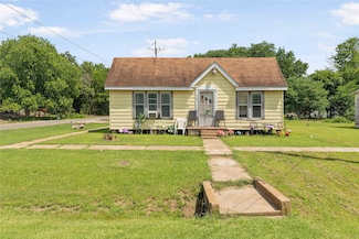 304 W Burnett, Calvert, TX 77837