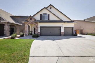 9121 Red Pine Dr, Shafter, CA 93263