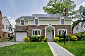 16 Andover Ln, Manhasset, NY 11030