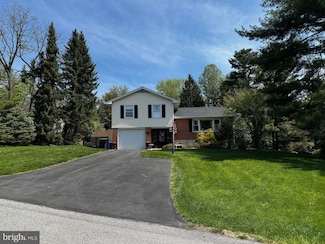2656 Whispering Pines Rd, York, PA 17403