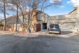 8309 Colony Dr, Grosse Ile, MI 48138