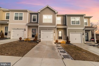 20 Dumsford St, Falling Waters, WV 25419