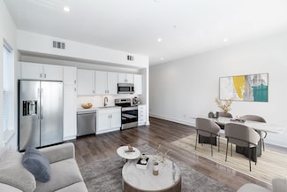 617 N Tyler St Unit 301, Dallas, TX 75208