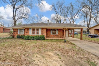 690 Cox Ave, Holly Springs, MS 38635