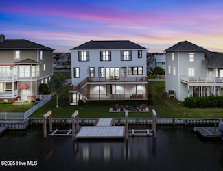 121 Sound Dr, Atlantic Beach, NC 28512