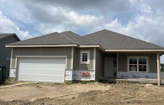 1780 Blackthorn St, Council Bluffs, IA 51503