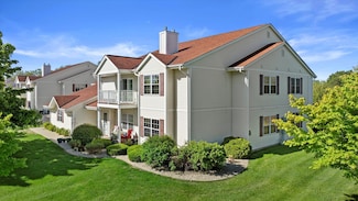 660 Wood River Ct Unit 1, West Bend, WI 53095