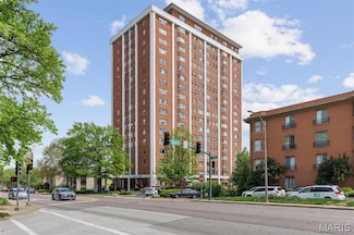 710 S Hanley Rd Unit 18B, Saint Louis, MO 63105