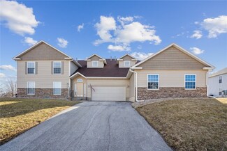 4700 Westchester Dr NE Unit D, Cedar Rapids, IA 52402